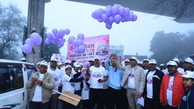 Photo of डॉ विवेक मल्होत्रा और डॉ मोनिका मल्होत्रा ने आ​योजित की कैंसर जागरूकता वॉक
