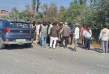 Photo of Basti : कुदरहा-पिपरपाती मार्ग पर कार की टक्कर से टेंपो पलटा, एक गंभीर रूप से घायल