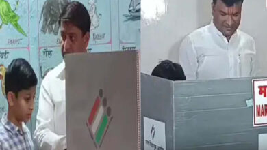 Photo of महाराष्ट्र जिला परिषद चुनाव में उम्मीदवारों ने नाबालिग बेटों से डलवाया वोट ?