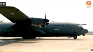 Photo of असम के मोरान में राष्ट्रीय राजमार्ग पर वायु सेना के एयर क्राफ्ट से उतरे प्रधानमंत्री