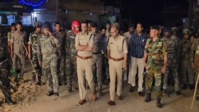 Photo of झारखंड के गढ़वा में महाष्टमी के जुलूस पर पथराव, 19 गिरफ्तार, थाना प्रभारी लाइन हाजिर