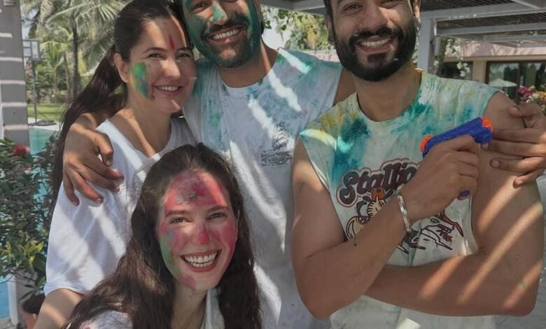 Photo of कैटरीना कैफ ने पति विक्की कौशल संग मनाई होली, तस्वीरें सोशल मीडिया पर साझा की