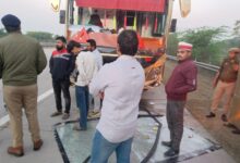 Photo of यमुना एक्सप्रेस-वे पर डबल डेकर बस ने कार में मारी टक्कर, 6 की मौत