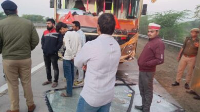 Photo of यमुना एक्सप्रेस-वे पर डबल डेकर बस ने कार में मारी टक्कर, 6 की मौत