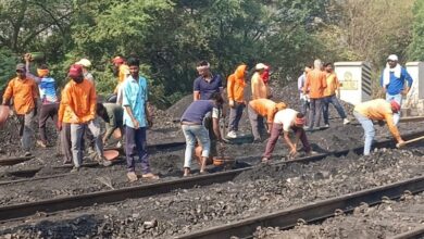 Photo of मप्र के कटनी में मालगाड़ी के बेपटरी, 24 घंटे बाद भी बहाल नहीं हो पाया रेल यातायात