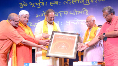 Photo of समाज की कुरीतियों का उन्मूलन शस्त्र से नहीं, प्रज्ञा से संभव : सुरेश सोनी