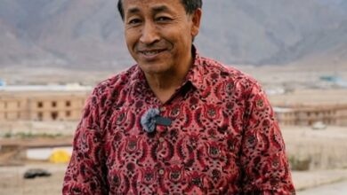 Photo of रिहाई के बाद सोनम वांगचुक पहुंचे लेह, लद्दाख मुद्दे पर की बातचीत की मांग