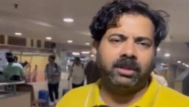 Photo of ‘पूरी रात होटल के लिए भटकते रहे..’ ईरान-इजरायल जंग के बीच मुंबई एयरपोर्ट पर उतरी दुबई की फ्लाइट, यात्री बोले- डरावना मंजर था