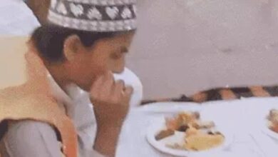 Photo of गंगा में नाव पर चिकन बिरयानी मामले में FIR दर्ज, युवा मोर्चा ने की गिरफ्तारी की मांग