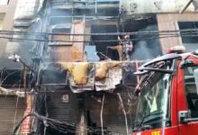 Photo of पहली मंजिल से बच्चों को फेंका… मगर खुद जल गए! 45 मिनट पहले आती फायर ब्रिगेड तो बच जाती 7 लोगों की जान