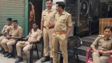 Photo of फर्रुखाबाद में पूर्व विधायक के घर में बम विस्फोट : दाेनाें बेटों समेत आधा दर्जन पर FIR