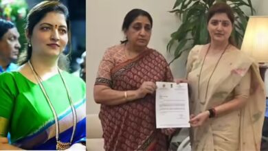 Photo of ‘बलात्कारी ज्योतिषी अशोक खरात’ की पूजा करते पाई गईं थीं रूपाली चाकणकर, महिला आयोग की अध्यक्ष ने दिया इस्तीफा