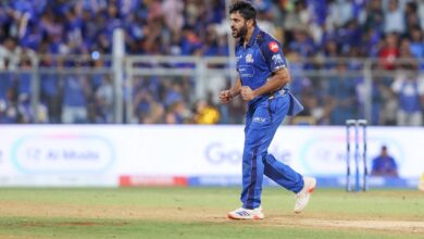 Photo of एमआई के लिए लकी साबित हुए शार्दुल ठाकुर, डेब्यू मैच में जीता प्लेयर ऑफ द मैच