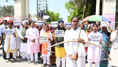 Photo of ’10 लाख हिंदू लड़कियों के मुस्लिम घरों में विवाह’, स्वामी अविमुक्तेश्वरानन्द के बयान पर भड़के नाजनीन अंसारी, दर्ज कराई FIR