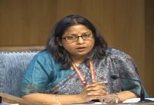 Photo of देश में 60 दिनों के कच्चा तेल का भंडार मौजूद, आठ राज्यों को कमर्शियल एलपीजी कोटा १० फीसदी बढ़ा