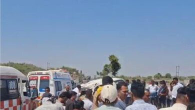 Photo of साबरकांठा में लग्जरी बस ने कार को मारी टक्कर, 6 लोगों की मौत, 8 घायल