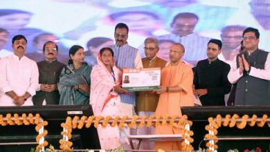 Photo of बांग्लादेश से विस्थापित 331 हिंदू परिवारों को लखीमपुर खीरी में भूमिधरी अधिकार पत्र वितरित किए मुख्यमंत्री योगी आदित्यनाथ ने