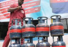 Photo of पांच किलो वाले एलपीजी सिलेंडर का सप्लाई कोटा हुआ दोगुना, प्रवासी मजदूरों और छात्रों को मिलेगी राहत