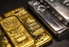 Photo of सर्राफा बाजार में मामूली गिरावट, सोना और चांदी की फीकी पड़ी चमक
