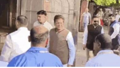 Photo of केंद्रीय उद्योग एवं वाणिज्य मंत्री पीयूष गोयल ने पत्नी सहित ताजमहल को निहारा