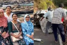 Photo of तमिलनाडुः कोयंबटूर के वालपाराई में देर रात पर्यटन वैन खाई में गिरी, 9 लोगों की मौत