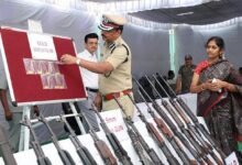 Photo of तेलंगाना में 42 माओवादियों ने डीजीपी के सामने किया सरेंडर, हथियार सौंपे 