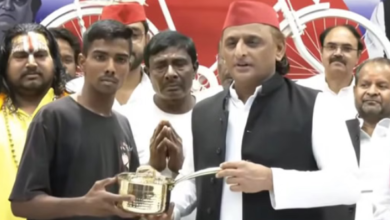 Photo of अखिलेश यादव ने चाय वाले को भेंट किए पीतल के बर्तन: सपा अध्यक्ष की चाय पीते ही एक्शन में आया विभाग, बोले- मेरा घर भी सील कर दो