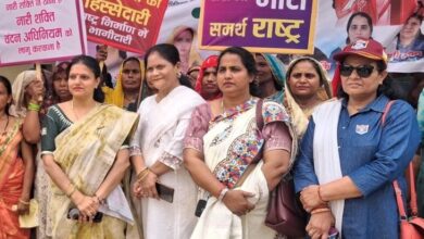 Photo of तपती धूप पर भारी पड़ा धधकता आक्रोश, सुबह 7 बजे से सीएम आवास पहुंचने लगी थीं महिलाएं