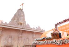 Photo of श्रीराम जन्मभूमि मंदिर परिसर में शिव मंदिर के शिखर पर मुख्यमंत्री योगी ने किया ध्वजारोहण