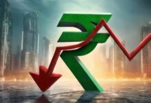 Photo of रुपये की कमजोरी लगातार जारी, रिकॉर्ड लो तक लुढ़की भारतीय मुद्रा