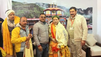 Photo of बदरीनाथ धाम पहुंचे गायक कैलाश खेर, भगवान बदरी-विशाल के किए दर्शन