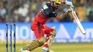 Photo of मुंबई के खिलाफ विराट ने जड़ा अर्धशतक, लेकिन इंजरी ने बढ़ाई आरसीबी की टेंशन
