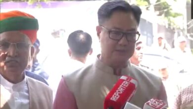 Photo of भाजपा प्रतिनिधिमंडल ने की चुनाव आयोग से मुलाकात, कांग्रेस अध्यक्ष खरगे के खिलाफ कार्रवाई की मांग