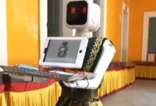 Photo of तमिलनाडु चुनाव: वेल्लोर में मतदान केंद्रों पर रोबोट ने किया मतदाताओं का स्वागत 