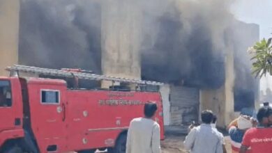 Photo of मप्र के खंडवा में राज्य कर ऑफिस में लगी आग, पूरी बिल्डिंग राख