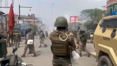 Photo of मणिपुर : मुख्यमंत्री आवास की ओर कोकोमी के मार्च से बढ़ा तनाव, आंसू गैस के गोले दागे गए