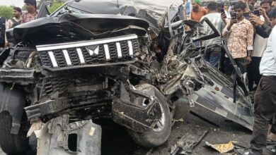 Photo of बरेली में बाईपास पर खड़े टैंकर से टकराई बोलेरो, चार की मौत व कई घायल