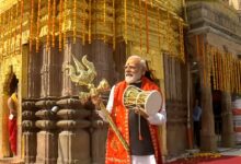 Photo of प्रधानमंत्री मोदी ने श्रीकाशी विश्वनाथ के दरबार में लगाई हाजिरी, बच्चों पर बरसाया प्यार, हरदोई रवाना
