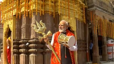 Photo of प्रधानमंत्री मोदी ने श्रीकाशी विश्वनाथ के दरबार में लगाई हाजिरी, बच्चों पर बरसाया प्यार, हरदोई रवाना