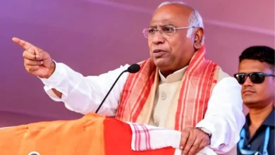 Photo of चेन्नई में सियासी भूचाल: मल्लिकार्जुन खरगे ने पीएम मोदी को कहा आतंकवादी, तमिलनाडु चुनाव से पहले बीजेपी ने खोला मोर्चा; जानें क्या है पूरा विवाद