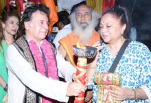Photo of फिल्ममेकर औशिम खेतरपाल का फिल्मी अंदाज, ‘पीस एंड यूनिटी’ की मशाल से दिया संदेश