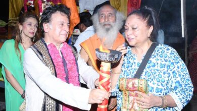 Photo of फिल्ममेकर औशिम खेतरपाल का फिल्मी अंदाज, ‘पीस एंड यूनिटी’ की मशाल से दिया संदेश