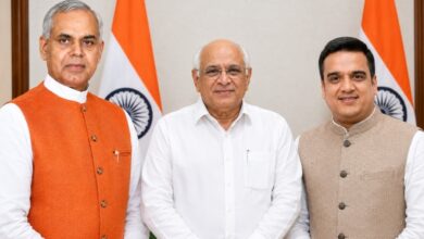 Photo of प्रधानमंत्री की अपील का गुजरात में असर: राज्यपाल अब बस और ट्रेन से करेंगे सफर, भूपेंद्र पटेल ने घटाया काफिला