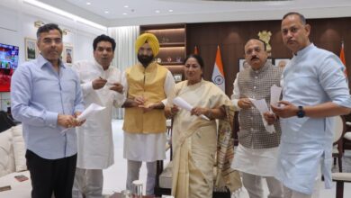 Photo of रेखा गुप्ता ने अपने मंत्रियों के साथ ‘झालमुड़ी’ और ‘रसगुल्ला’ के साथ मनाया भाजपा की जीत का जश्न