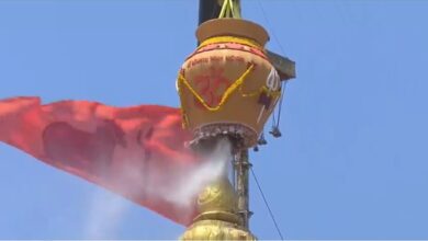 Photo of सोमनाथ मंदिर के 90 मीटर ऊंचे शिखर पर पहली बार हुआ कुंभाभिषेक