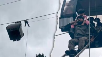 Photo of गुलमर्ग में बीच हवा में रुकी केबल कार