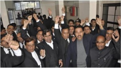 Photo of लखनऊ में वकीलों की हड़ताल बढ़ी, अब 26 मई तक सामूहिक छुट्टी पर रहेंगे अधिवक्ता