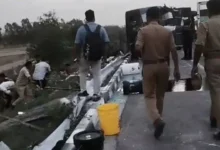 Photo of उन्नाव : आगरा-लखनऊ एक्सप्रेस-वे पर पलटी दिल्ली से बिहार जा रही डबल डेकर बस, 5 यात्रियों की दर्दनाक मौत, 15 घायल!