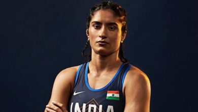 Photo of विनेश फोगाट की वापसी पर रोक, भारतीय कुश्ती महासंघ ने भेजा कारण बताओ नोटिस