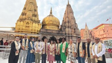 Photo of ब्रिक्स सीडब्ल्यूजी के प्रतिनिधियों ने काशी विश्वनाथ मंदिर में किया दर्शन पूजन